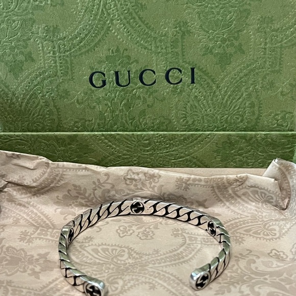 Women’s Gucci interlocking bracelet 17” - Picture 3 of 16